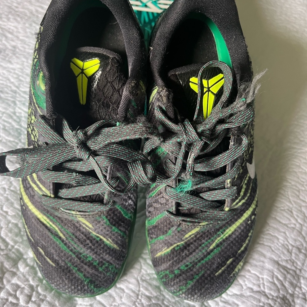 Nike Kids Black and Yellow Sneakers